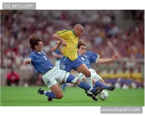 慢动作中的足球巨星如何在赛场上创造奇迹与精彩瞬间