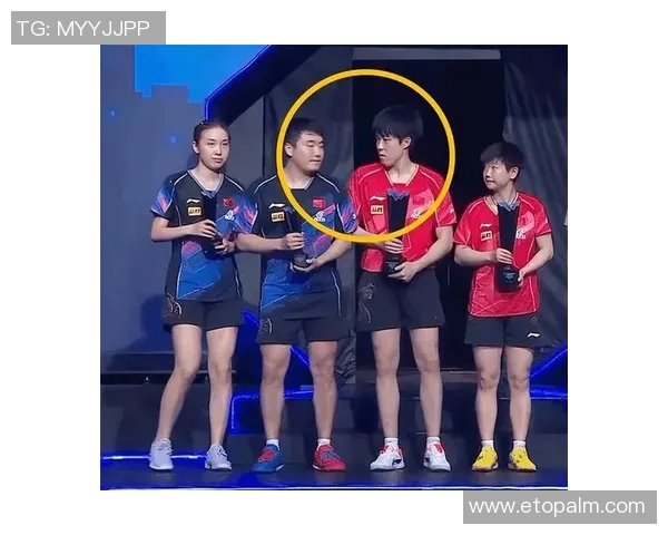 玫瑰与足球明星的亲密合影展现了运动与美的完美结合