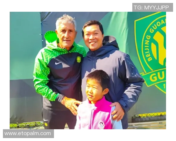 老王对足球明星的热爱有多深厚他的追星故事让人感动不已